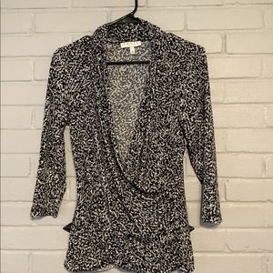 Chaus Black and white geometric pattern shirt  size m Cross Front 3/4 Sleeve
